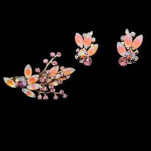 Unsigned Pink, Orange And White Floral Spray Brooch & Clip On Earrings Set (5133